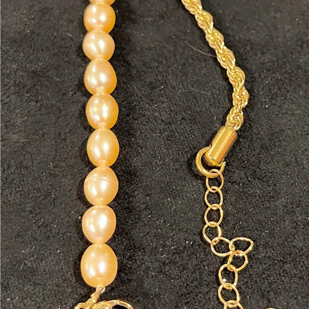 Elegant Pink Pearl Bracelet with Gold Chain - Picture 3 of 3